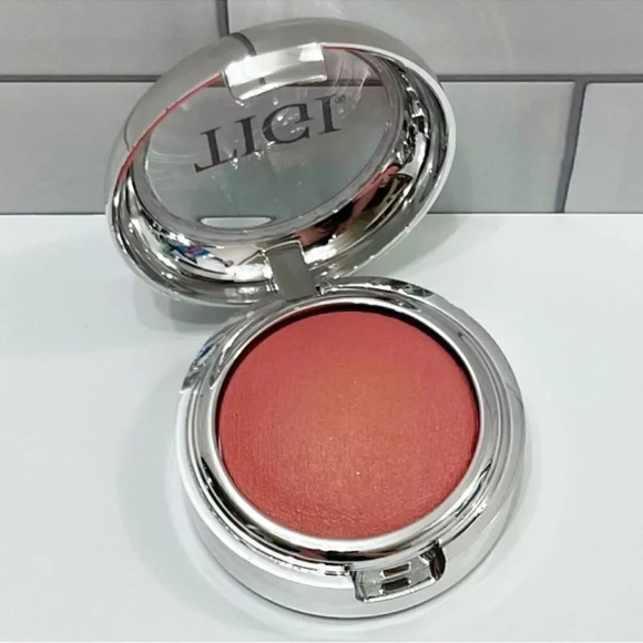 TIGI Cosmetics  Awaken Glow Blush - Picture 1 of 1